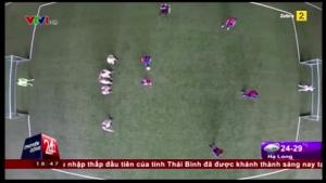 Trận đấu siêu kỳ quặc: Đá theo góc nhìn từ... trần nhà