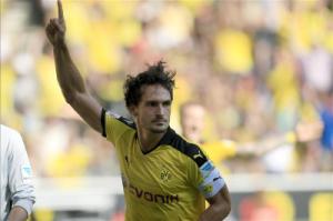 Hummels báo tin vui cho M.U và Arsenal