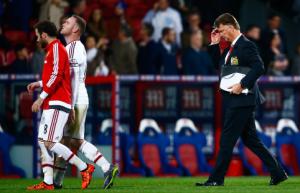CĐV M.U nổi giận với Van Gaal và Rooney sau trận hòa Crystal Palace