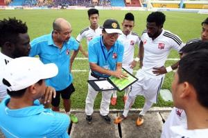 HLV Trần Bình Sự: “Có năm, cả làng bóng đá Việt Nam tiêu cực”