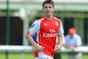 Sao trẻ Arsenal solo ghi bàn từ sân nhà