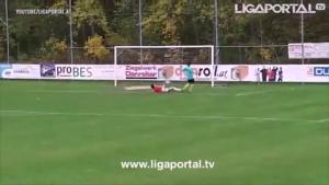 Tình huống bỏ lỡ bàn thắng như bán độ của cầu thủ Australia