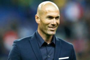 Hoa mắt chóng mặt với tuyệt kỹ xoay compa của số 10 huyền thoại Zidane