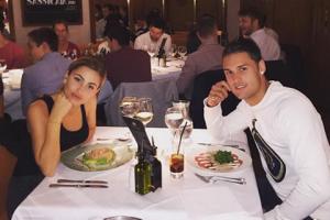 Sau Fellaini, siêu mẫu Playboy tiếp tục đá đít sao trẻ Man City