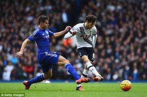 Tiếp tục khởi sắc, "gã nhà giàu" Chelsea vẫn không thể ăn nổi "gà trống"