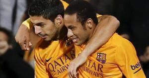 Fan nữ nức nở khi được Neymar tặng quà