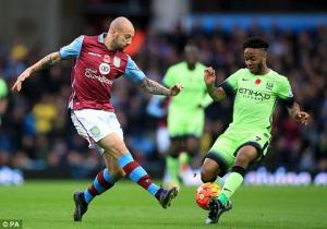 Dứt điểm vừa tồi vừa đen, Man City chia điểm thất vọng với đội cuối bảng