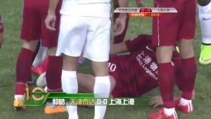 Những pha bóng bạo lực và xấu xa nhất trên sân cỏ Trung Quốc