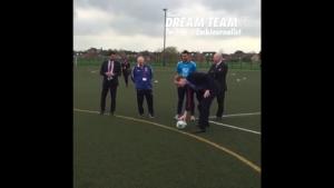 CLIP ĐỘC: Hoàng tử William nước Anh không sút nổi 11m