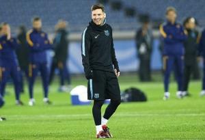 Tuyển tập các pha xử lý không thể tin nổi của các siêu sao bóng đá trên sân tập