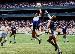 Những bàn thắng bằng tay vĩ đại nhất lịch sử bóng đá thế giới