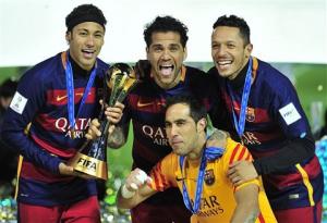 Hậu vệ Dani Alves cân bằng kỷ lục của Vua bóng đá Pele