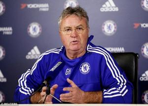 Hiddink tuyên bố sẵn sàng “trảm” bất cứ cầu thủ nào của Chelsea