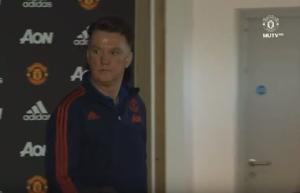 Bài phát biểu lịch sử của HLV Louis van Gaal trước trận gặp Stoke (Vietsub)