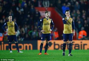 Thua tan nát, "Pháo thủ" mất cơ hội lên ngôi đầu Premier League