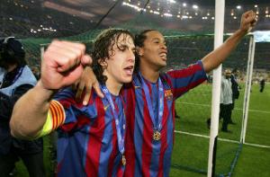 Ronaldinho và Puyol chuẩn bị tái ngộ trên sân cỏ