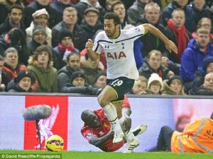 Màn cản phá siêu dị của hậu vệ Liverpool