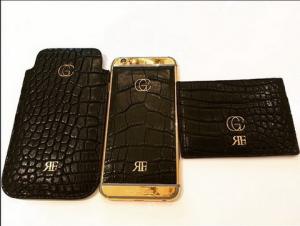 Khoe iPhone 6 mạ vàng, Falcao bị CĐV M.U chỉ trích dữ dội
