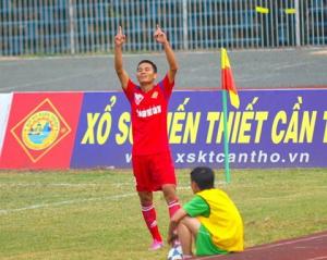 Vua phá lưới V-League 2015: Ngoại binh và những cánh chim lạ