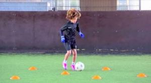 Lác mắt với sao trẻ... 8 tuổi của Chelsea