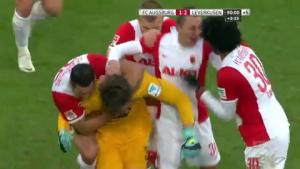 Thủ môn ghi bàn thắng bằng vàng ở Bundesliga