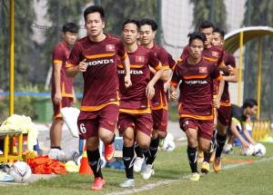 HLV Miura: Quên U19 đi!