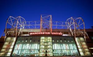 SCANDAL: Cầu thủ Man United quay hình đồng đội đá sân nhỏ