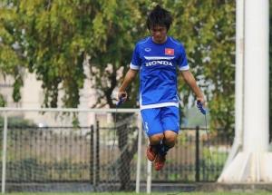 Động tác nhảy dây siêu ngố của tiền vệ Tuấn Anh ở U23 Việt Nam