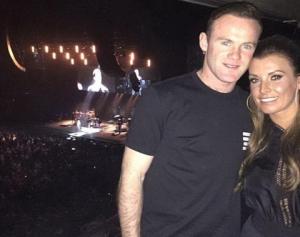 Wayne Rooney đi ăn mừng nổ súng trở lại