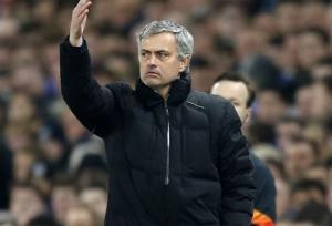 Chelsea bị loại khỏi Champions League, Mourinho quay ra cổ vũ đại kình địch