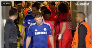 David Luiz và Ivanovic cà khịa trong đường hầm