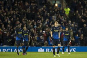 Man City thua bạc nhược trước Burnley: Tại sao vẫn cứ là 4-4-2?