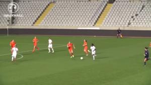 Pha solo ghi bàn tuyệt đỉnh như Messi của nữ cầu thủ Anh