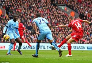 Gục ngã tại Anfield, Man City bị cựu Quỷ đỏ “lên lớp”