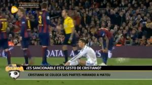 Ăn vạ bất thành, Ronaldo phản ứng khiếm nhã với trọng tài