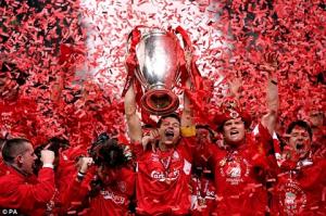 M.U vô đối Ngoại hạng nhưng vẫn xách dép cho Liverpool