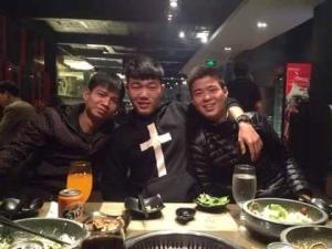 Công Phượng được chiêu đãi món nướng trong ngày xả trại