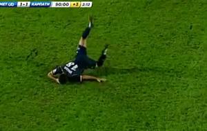 Pha ăn vạ thô thiển nhất làng túc cầu