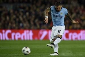 Kolarov chấn thương, Man City hết sạch hậu vệ trái