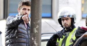 Gerard Pique bị phạt nặng vì dám thóa mạ cảnh sát