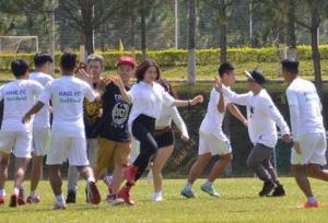 Hòa Minzy lên tiếng về bức ảnh và vụ dạy HAGL nhảy