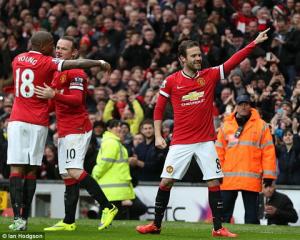 Pha tấn công mang thương hiệu Van Gaal ở derby Manchester