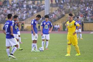 Vì sao Công Phượng tắt điện ở sân Vinh?