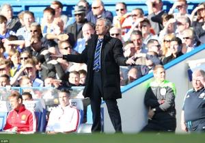 Dư âm Chelsea 1-0 M.U: Khi Mourinho dùng đòn dĩ độc trị độc với Van Gaal