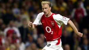 Video những siêu phẩm bàn thắng của Dennis Bergkamp