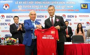 HLV đội tuyển nữ quốc gia có thể thế chỗ HLV Miura