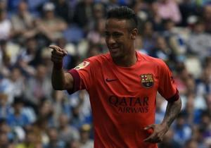 Hotgirl sướng rơn vì được hôn Neymar