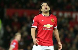 M.U bất ngờ muốn giữ chân người thừa Falcao