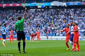 Alba giải thích về thẻ đỏ điên rồ trong trận gặp Espanyol