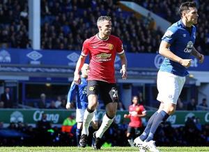 Bị Van Gaal đày đọa, Van Persie vẫn nguyện gắn bó với M.U